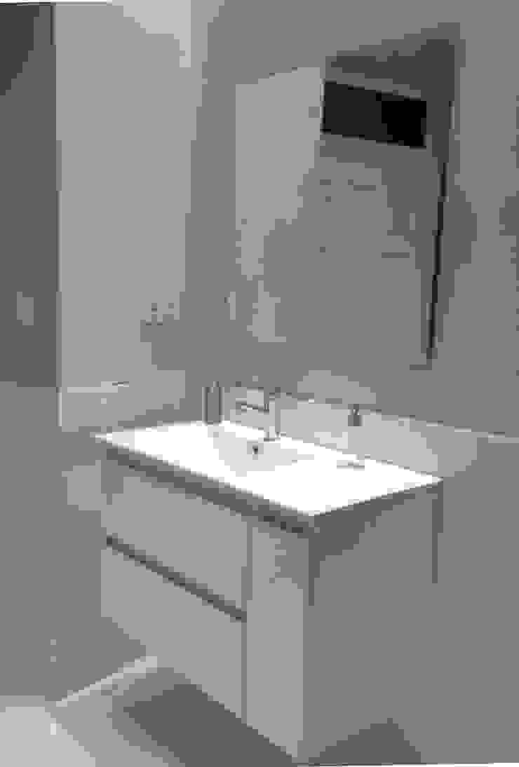 Color Blanco "siempre presente" en Cocinas, Baños y Armarios. de