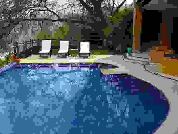 ARQUELIGE Piscina in stile tropicale