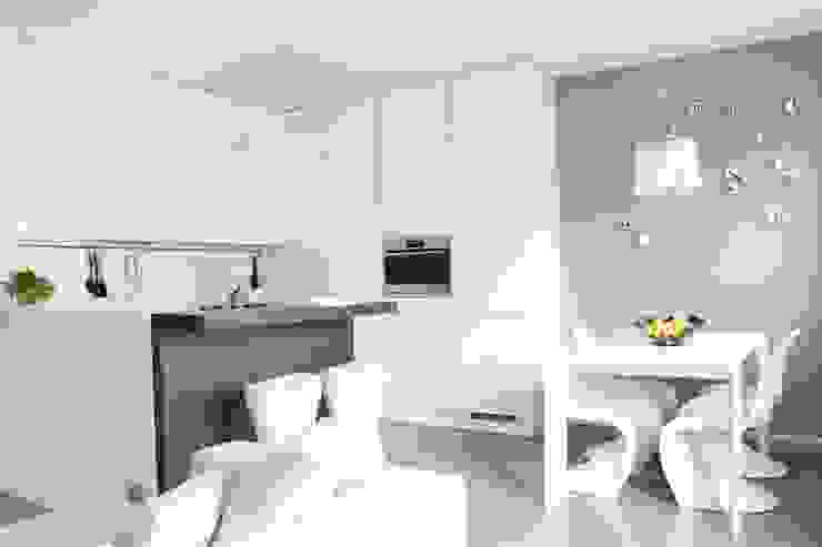 Riconversione ex magazzino in appartamento, Elisa Rizzi architetto Elisa Rizzi architetto Minimalistische Küchen