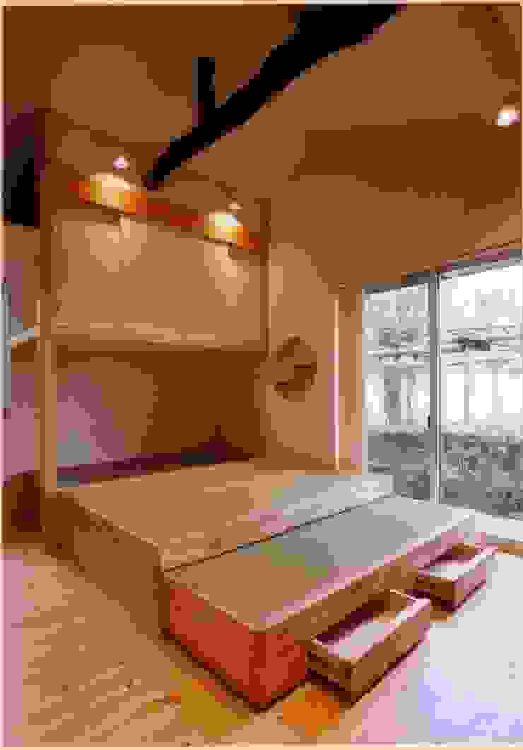 畳敷きの寝室コーナー 豊田空間デザイン室 一級建築士事務所 オリジナルスタイルの 寝室 ベージュ