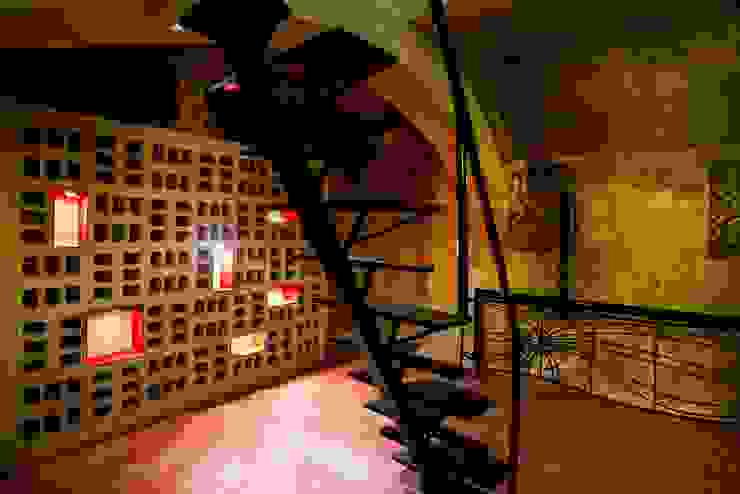 Cava en Sotano Taller Estilo Arquitectura Bodegas modernas Rojo