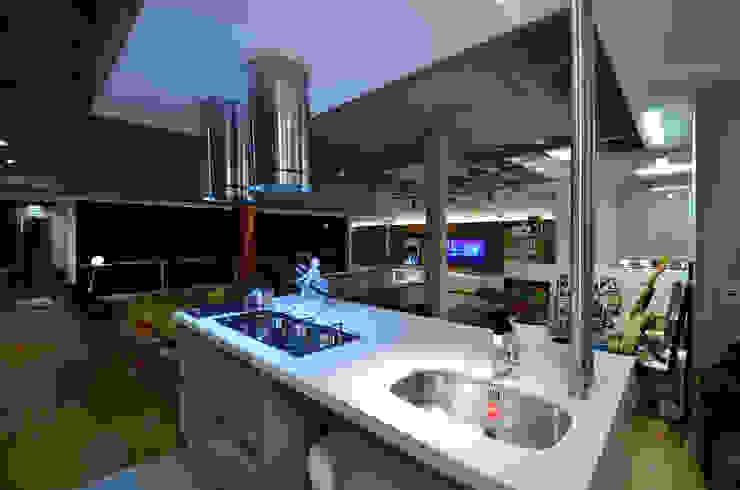 Cozinha Cozinhas industriais por HECHER YLLANA ARQUITETOS Industrial