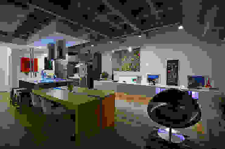 Jantar/Cozinha Salas de jantar industriais por HECHER YLLANA ARQUITETOS Industrial