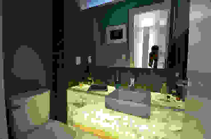 Lavabo Casas de banho ecléticas por HECHER YLLANA ARQUITETOS Industrial