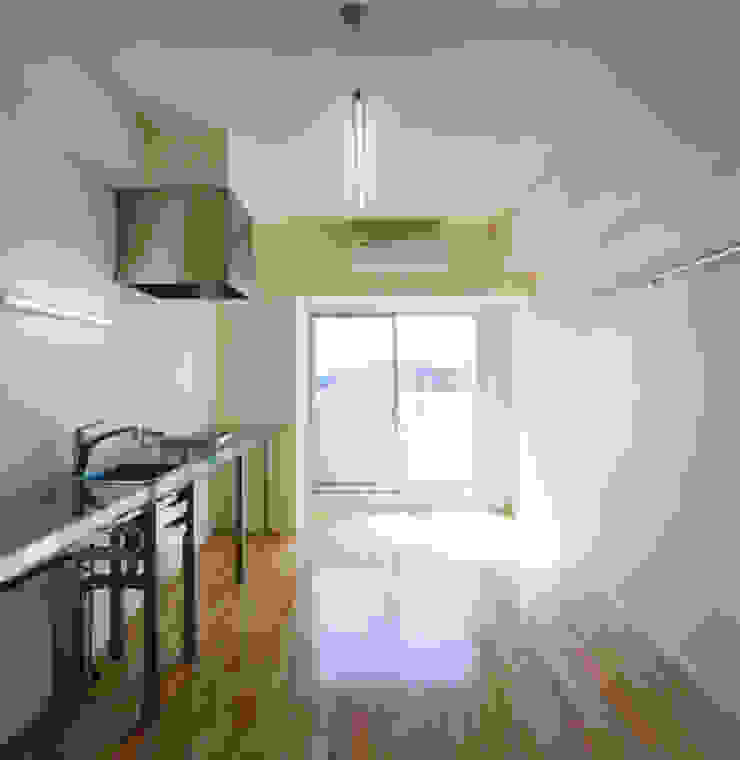 あお建築設計 Modern style bedroom Wood White