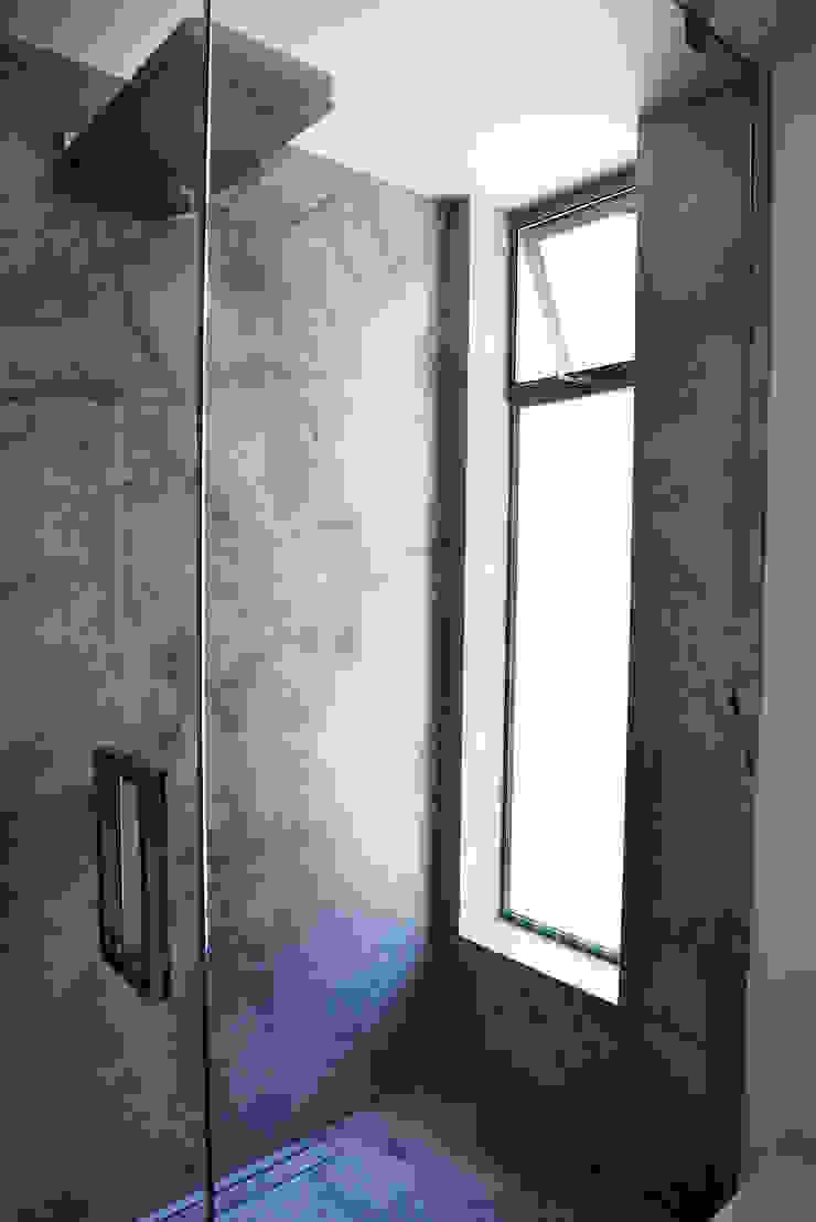 Casas de banho modernas por Erika Winters® Design Moderno