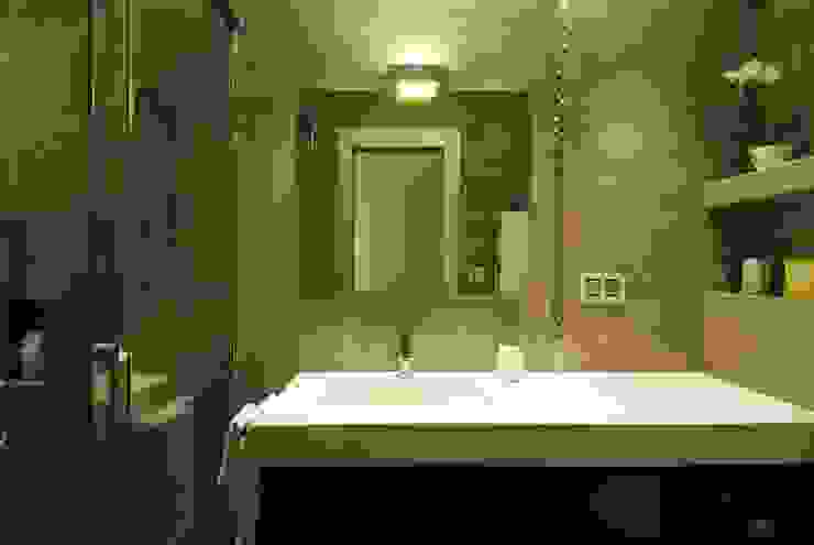Banheiros modernos por MADG Architect Moderno