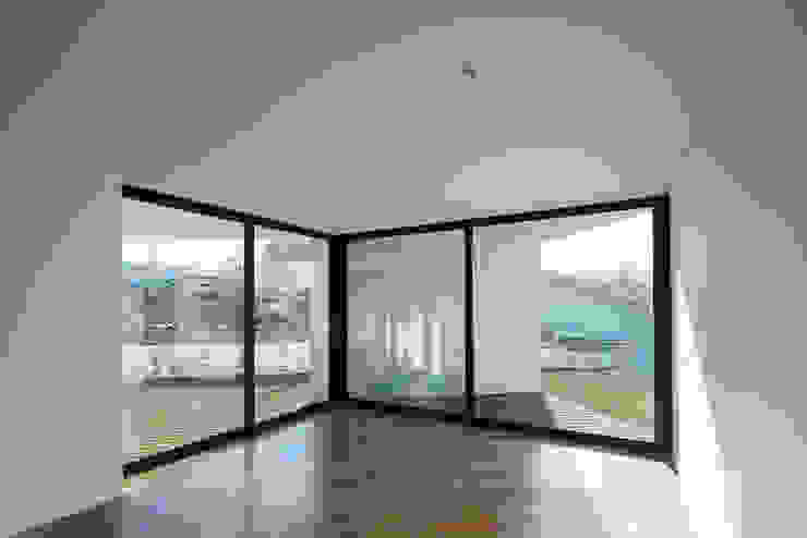 a PEDROHENRIQUE|ARQUITETO Salas de estar modernas
