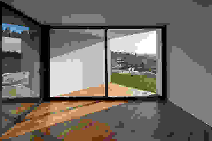 a PEDROHENRIQUE|ARQUITETO Varandas, marquises e terraços modernos