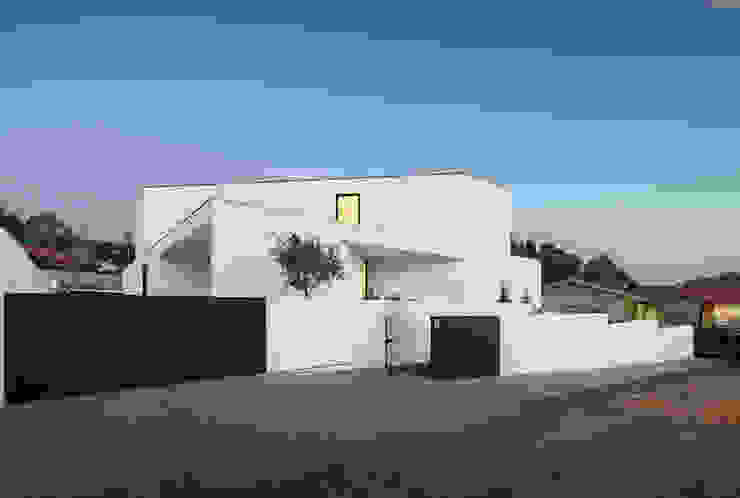 a PEDROHENRIQUE|ARQUITETO Casas modernas