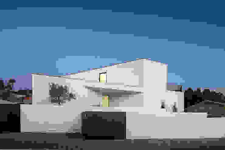 a PEDROHENRIQUE|ARQUITETO Casas modernas