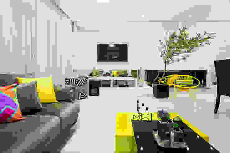Amanda Pinheiro Design de interiores Modern living room Yellow