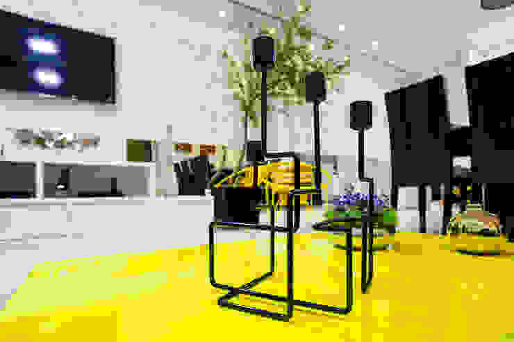 Amanda Pinheiro Design de interiores Modern living room Yellow