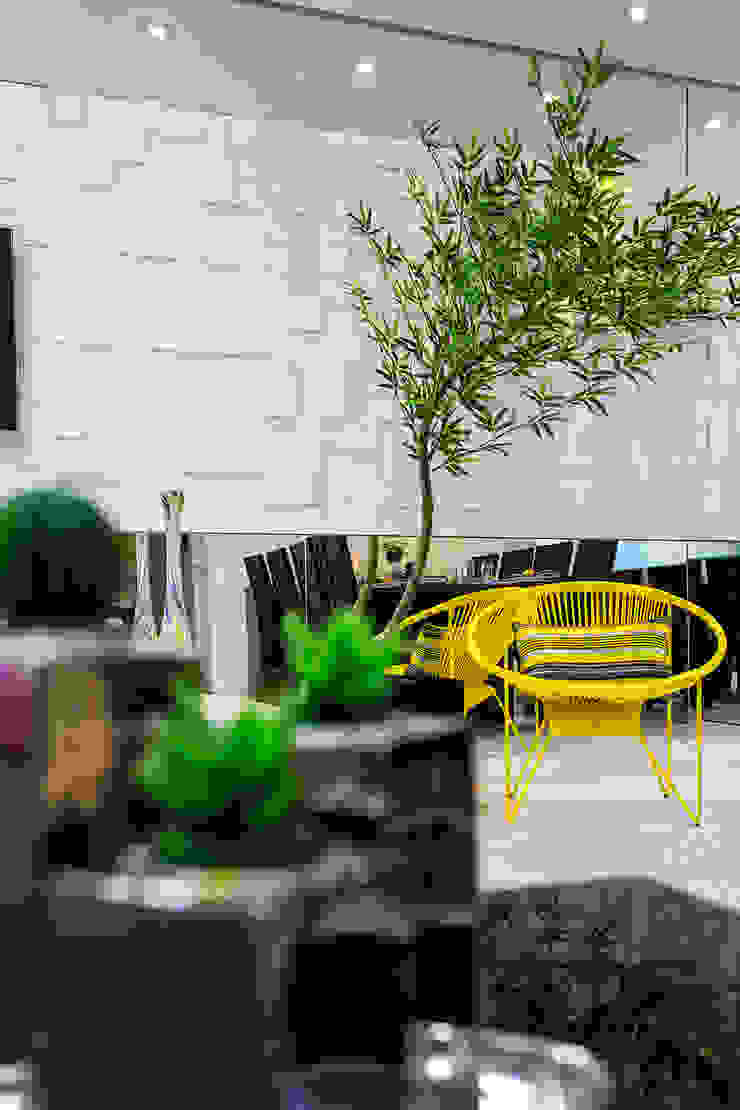 Amanda Pinheiro Design de interiores Modern living room Yellow