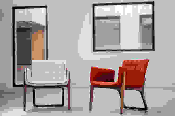 Mandarine designed by Cláudia&Harry Washington para a Two.Six homify Salas de estar minimalistas Madeira maciça cadeira lounge,cadeirão,cadeira de canto,Bancos e cadeiras