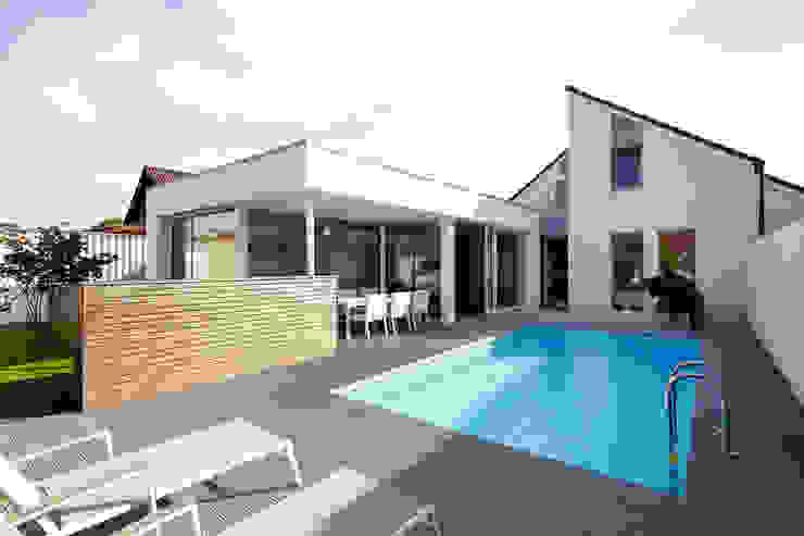 Anbau mit Aussenanlage, K3- Planungsstudio K3- Planungsstudio Modern balcony, veranda & terrace