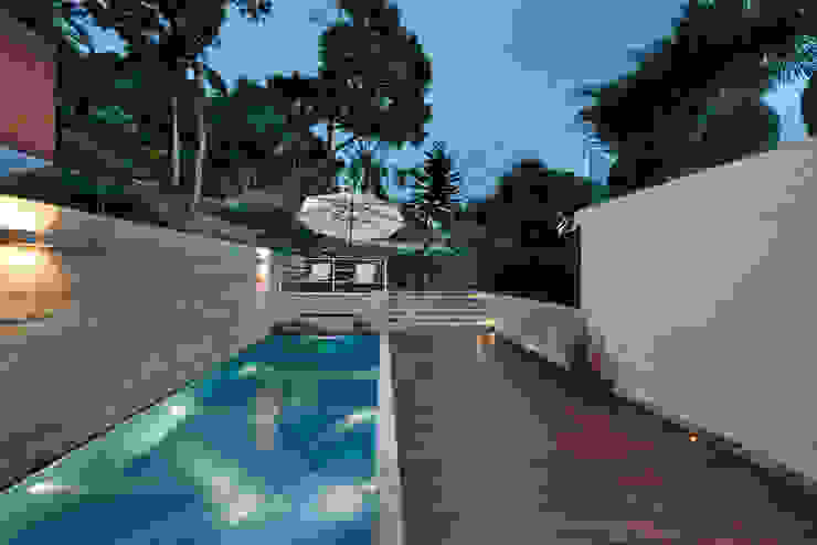 Magazine editorial - House in Sai Kung by Millimeter, Millimeter Interior Design Limited Millimeter Interior Design Limited Modern pool