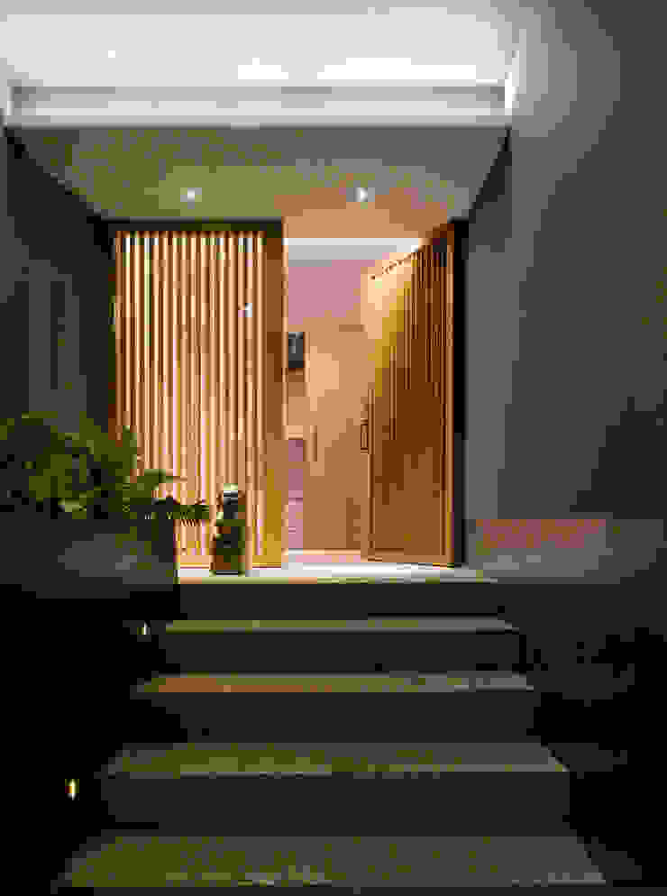 Casa Barrancas, Ezequiel Farca Ezequiel Farca Modern windows & doors