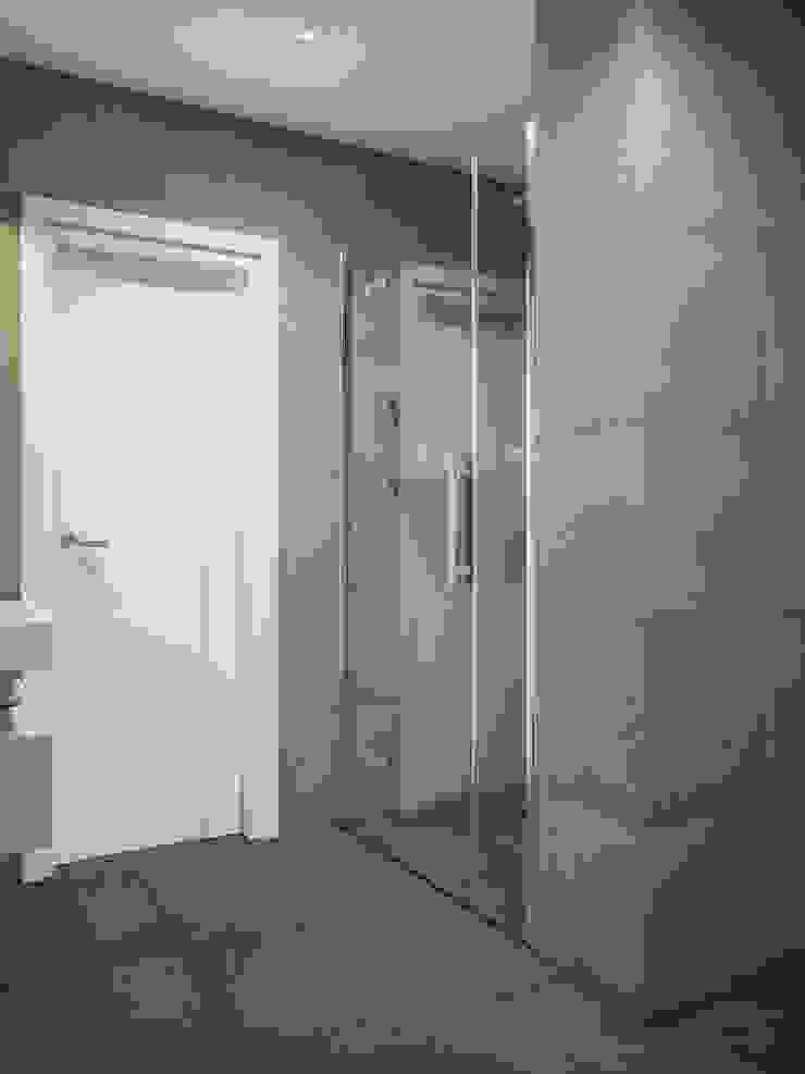 Casas de banho modernas por Tatiana Zaitseva Design Studio Moderno