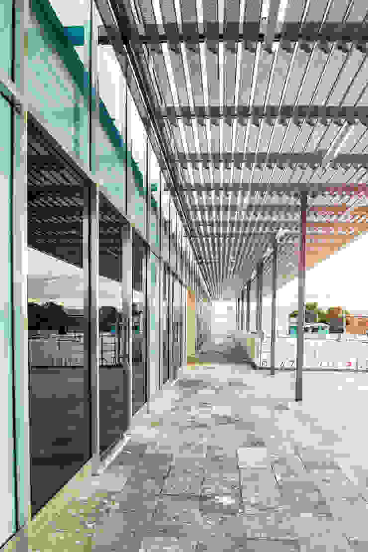 Espaços comerciais minimalistas por ARQUITECTURA EN PROCESO Minimalista