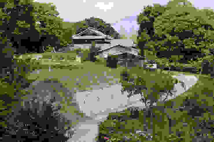 Case in stile asiatico di 総合建築植田 Asiatico