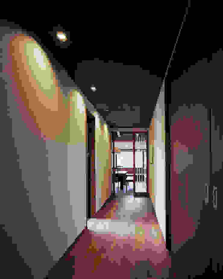 伊藤瞬建築設計事務所 Eclectic style corridor, hallway & stairs