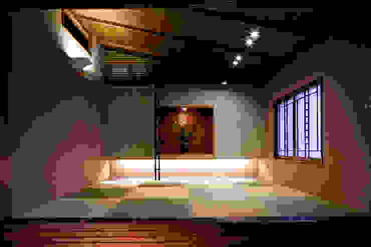 伊藤瞬建築設計事務所 Eclectic style walls & floors