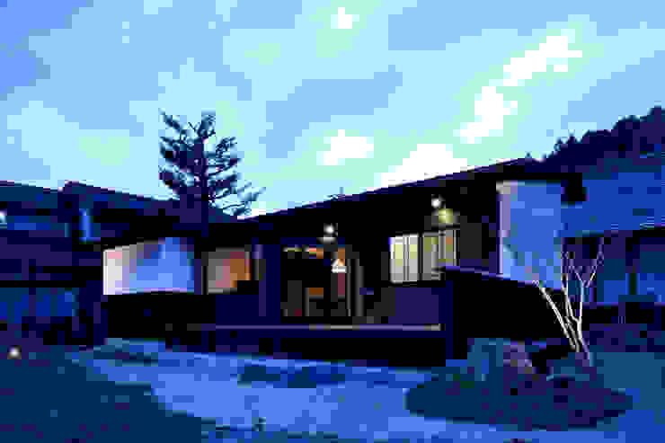 伊藤瞬建築設計事務所 Eclectic style houses