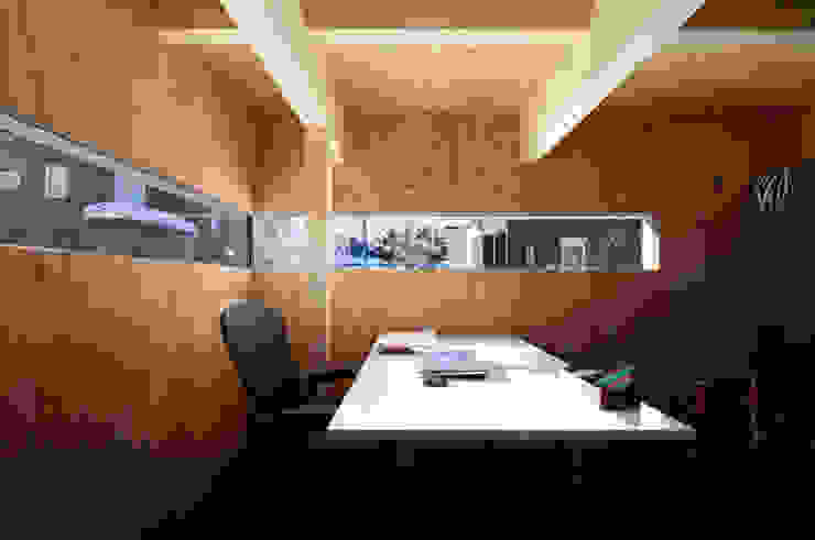 株式会社コウド一級建築士事務所 Garagens e arrecadações modernas