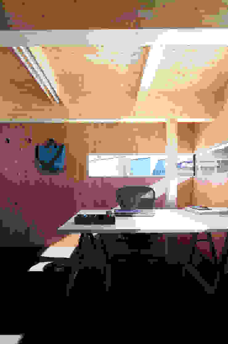 株式会社コウド一級建築士事務所 Garagens e arrecadações modernas