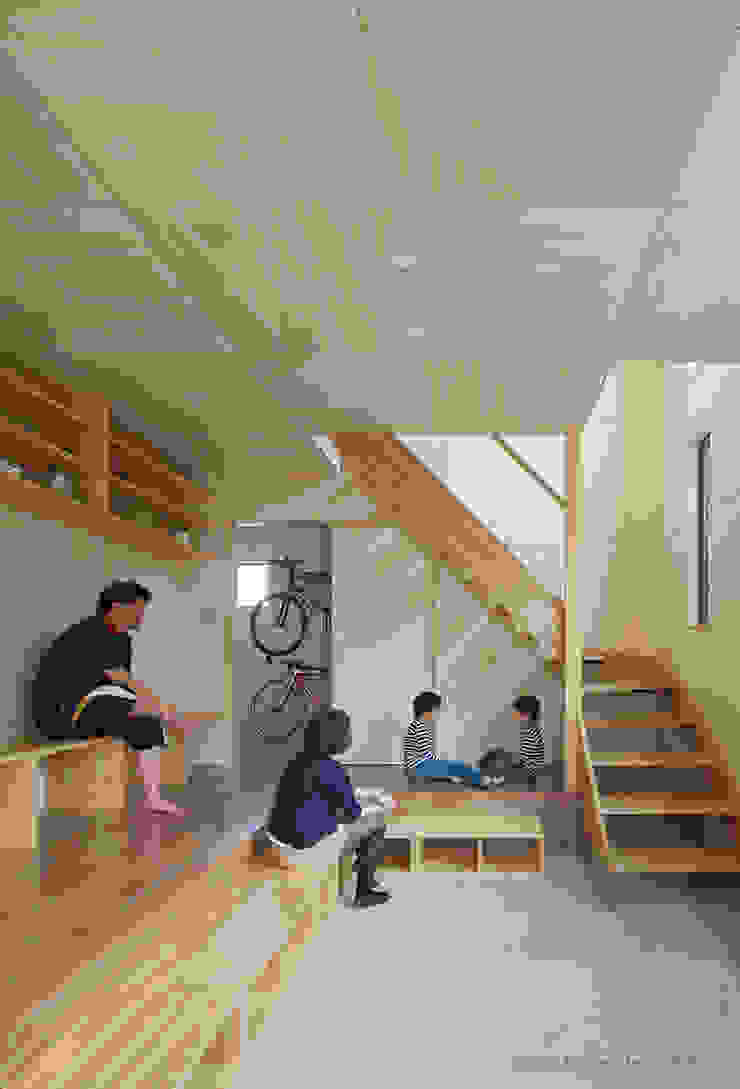 松岡健治一級建築士事務所 Minimalist living room Plywood