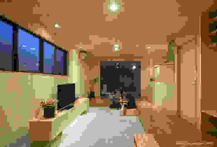 松岡健治一級建築士事務所 Minimalist living room Plywood