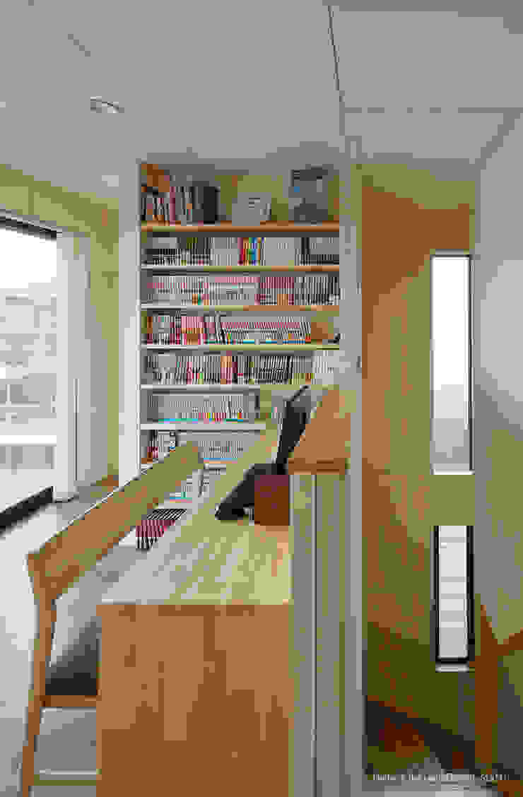 松岡健治一級建築士事務所 Minimalist corridor, hallway & stairs Plywood