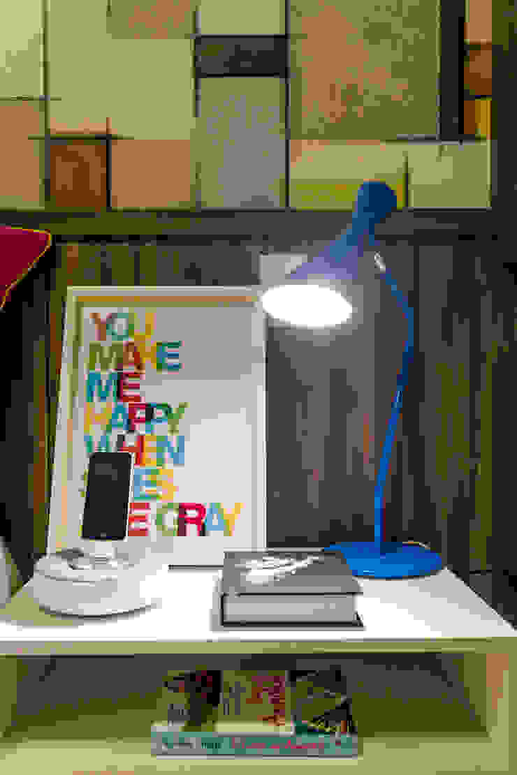 Detalhe do criado mudo Quartos modernos por Adriana Pierantoni Arquitetura & Design Moderno