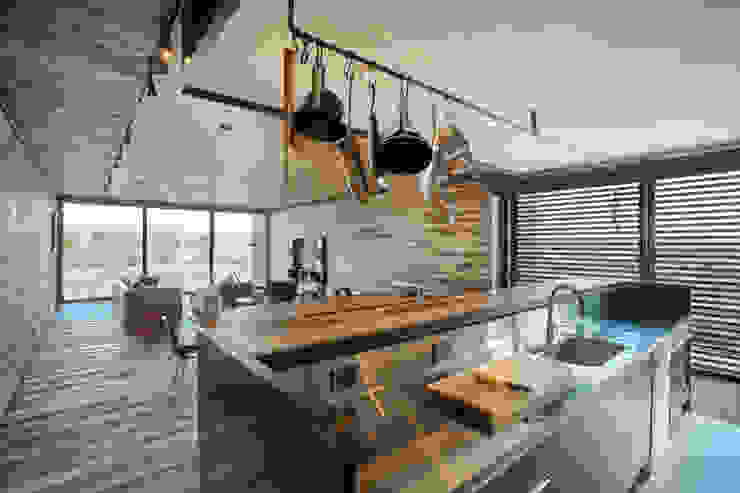Casa Evans A4estudio Moderne Küchen