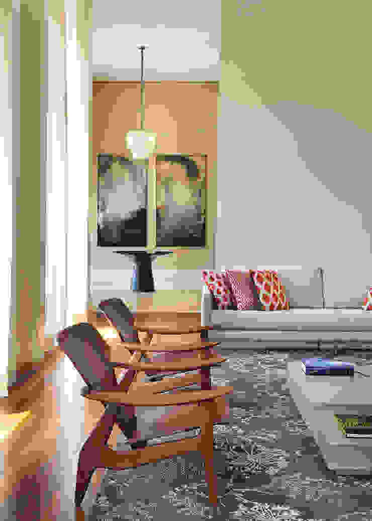 BRENO SANTIAGO ARQUITETURA E INTERIORES Livings de estilo moderno