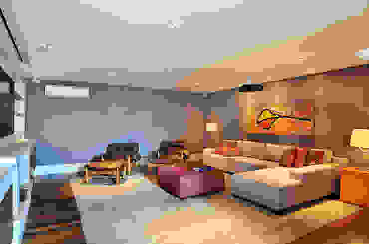 BRENO SANTIAGO ARQUITETURA E INTERIORES Salas multimedia de estilo moderno