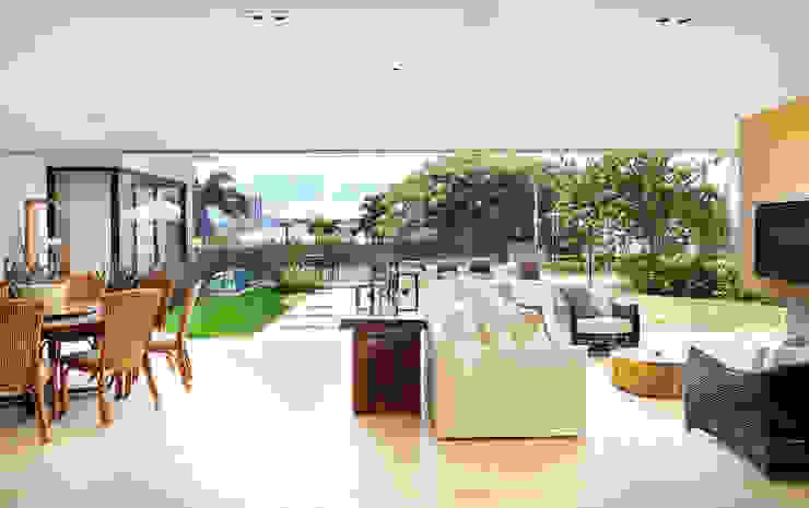 BRENO SANTIAGO ARQUITETURA E INTERIORES Balcones y terrazas modernos