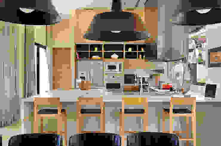 BRENO SANTIAGO ARQUITETURA E INTERIORES Balcones y terrazas modernos