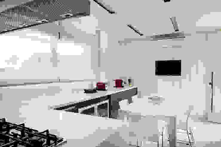 BRENO SANTIAGO ARQUITETURA E INTERIORES Cocinas de estilo moderno