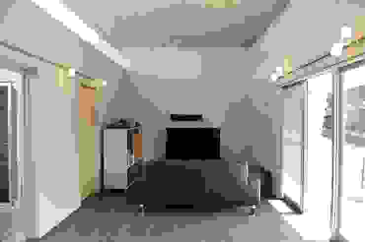 ＹＹ－ＨＯＵＳＥ, 久安典之建築研究所 久安典之建築研究所 Living room Tiles White