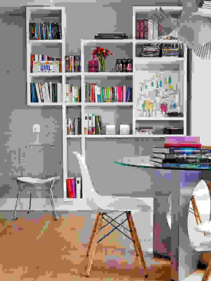 Modern dining room by BELEN FERRANDIZ INTERIOR DESIGN Modern