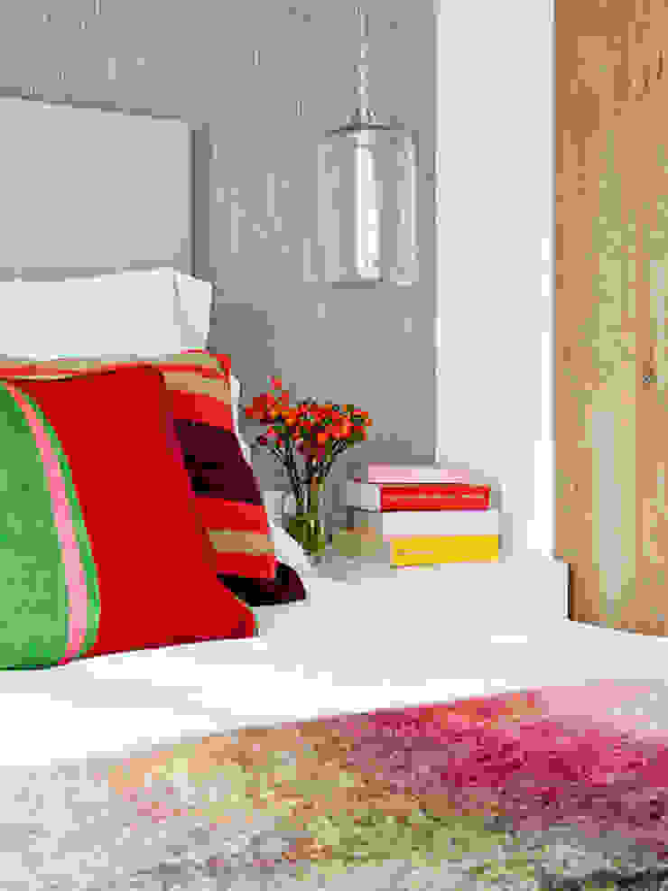 Modern style bedroom by BELEN FERRANDIZ INTERIOR DESIGN Modern