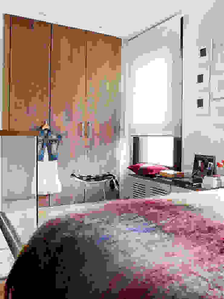 Modern dressing room by BELEN FERRANDIZ INTERIOR DESIGN Modern