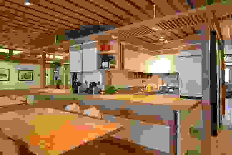 Modern kitchen by VITTORIO GARATTI ARCHITETTO Modern Wood Wood effect