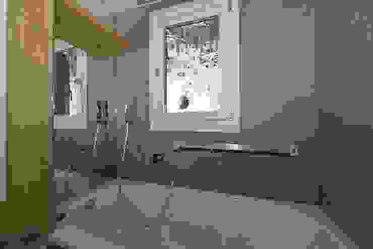 Modern bathroom by VITTORIO GARATTI ARCHITETTO Modern Stone