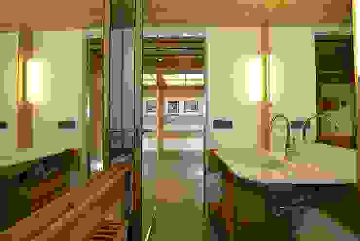 Modern bathroom by VITTORIO GARATTI ARCHITETTO Modern Wood Wood effect