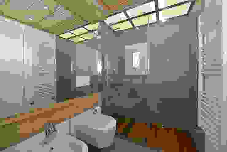 Modern bathroom by VITTORIO GARATTI ARCHITETTO Modern Stone