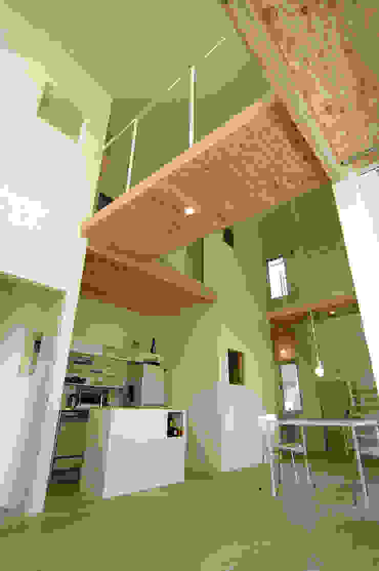 フクシアンドフクシ建築事務所 Ausgefallene Wohnzimmer