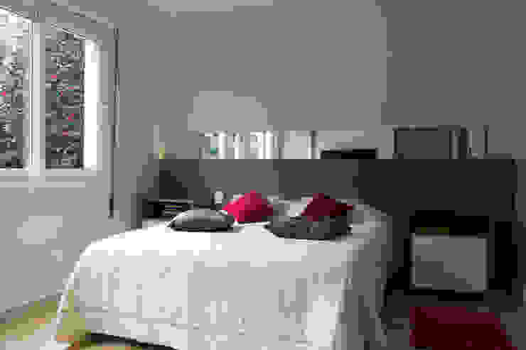 homify Modern Bedroom Grey